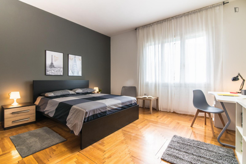 Ample double bedroom near the Padova train station - Padova - chambre - ImmoJeune