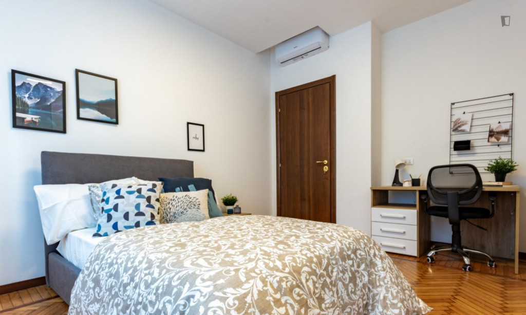 Elegant 4 bedroom apartment near Metro Bande Nere