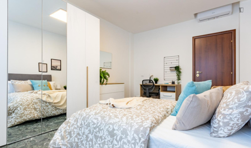 Elegant 4 bedroom apartment near Metro Bande Nere