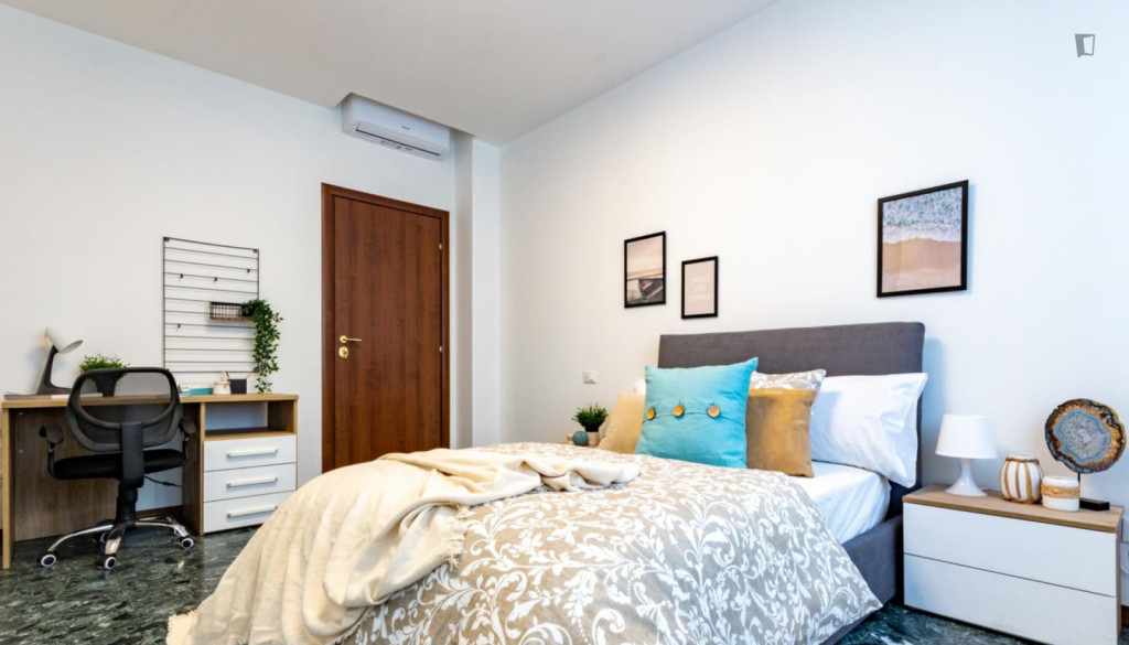 Elegant 4 bedroom apartment near Metro Bande Nere