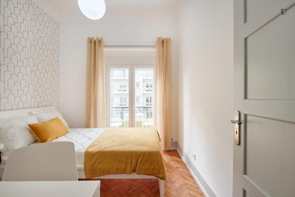 Appealing single bedroom with balcony - Lisbonne - chambre - ImmoJeune