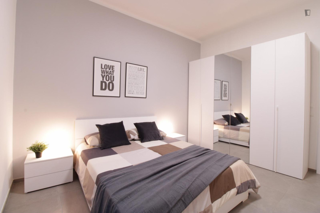 Elegant double bedroom near brescia station