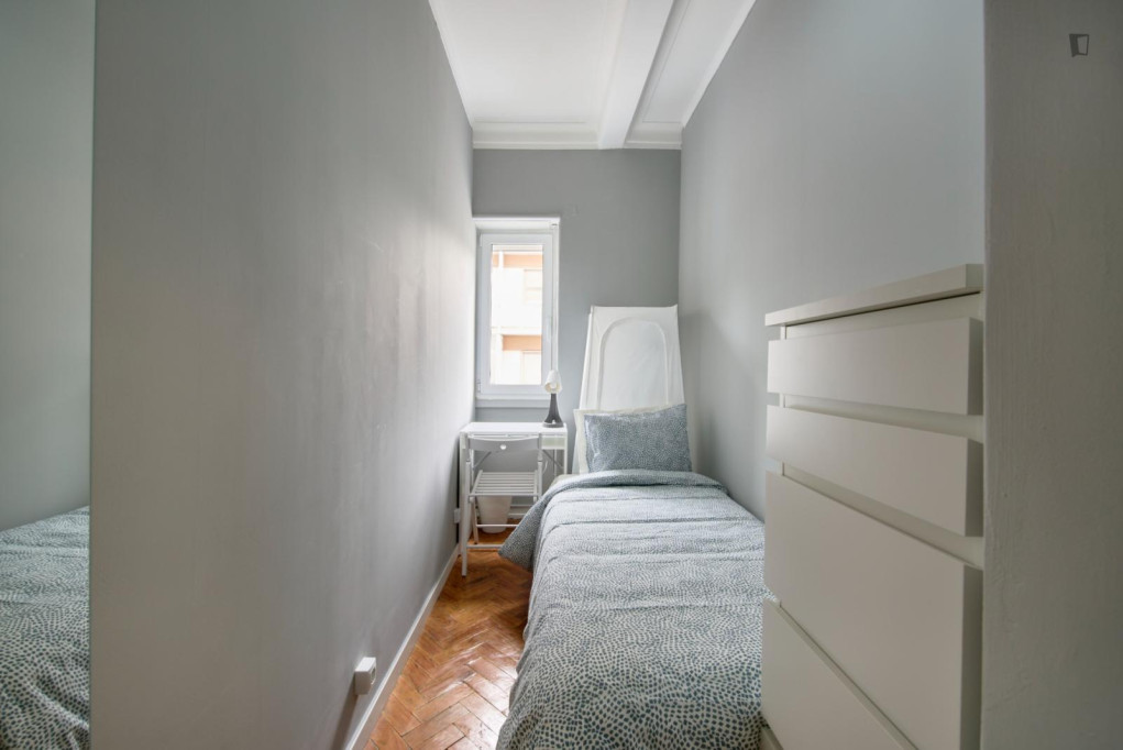 Single bedroom in a student flat, near the Reboleira metro - Lisbonne - chambre - ImmoJeune