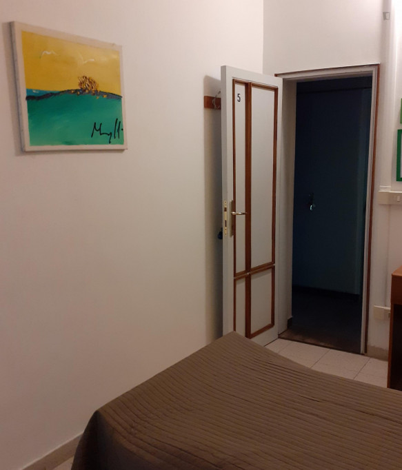 Suitable single bedroom in the vicinity of Università degli Studi di Bologna, Facoltà di Lingue e Letterature Straniere