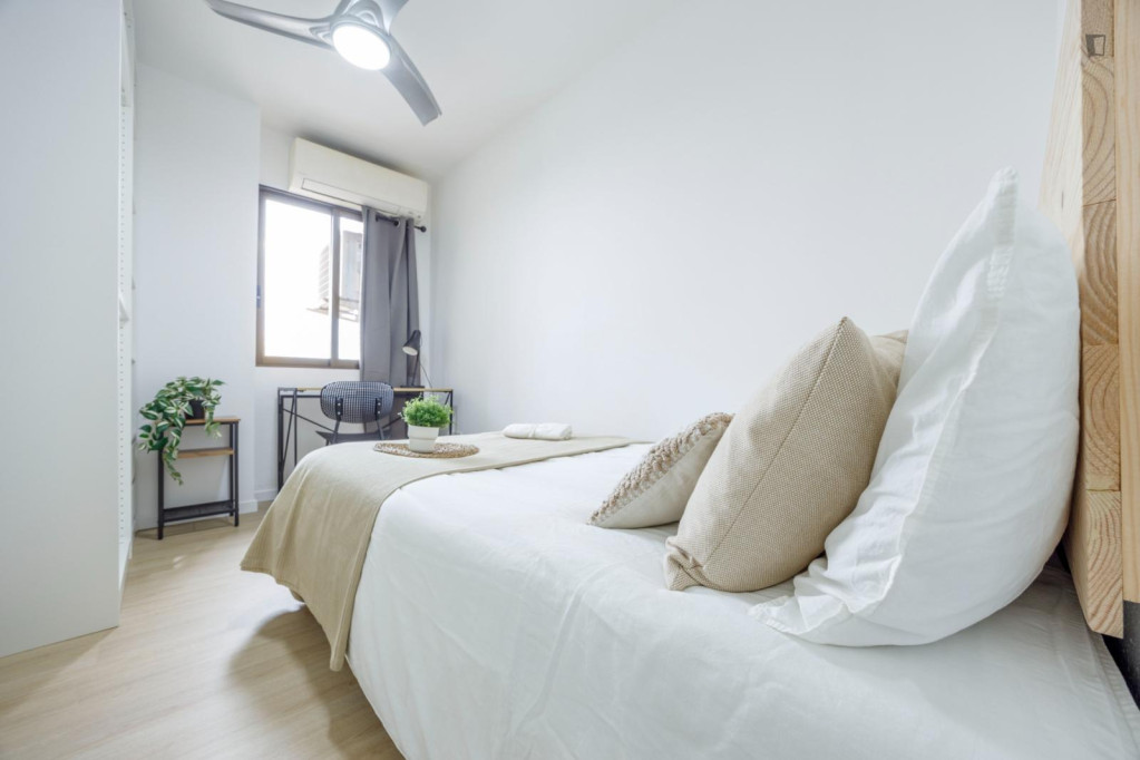 Bright double bedroom near the Machado metro - Valence - chambre - ImmoJeune