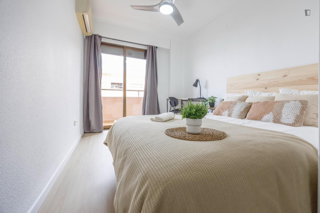 Amazing double bedroom with a balcony, in Benimaclet - Valence - chambre - ImmoJeune