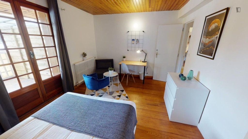 Pleasant double bedroom close to Jardin Compans-Caffarelli