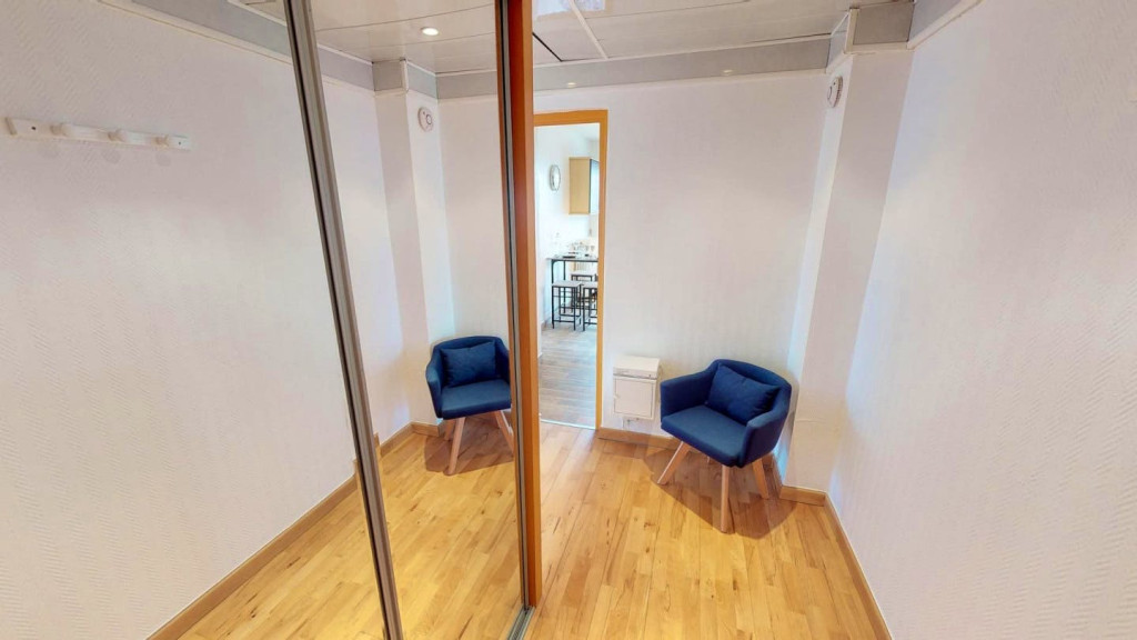 4-Bed Apartment on avenue architecte cordonnier