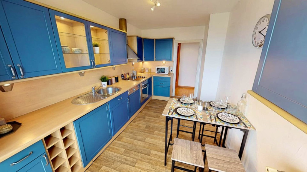 4-Bed Apartment on avenue architecte cordonnier