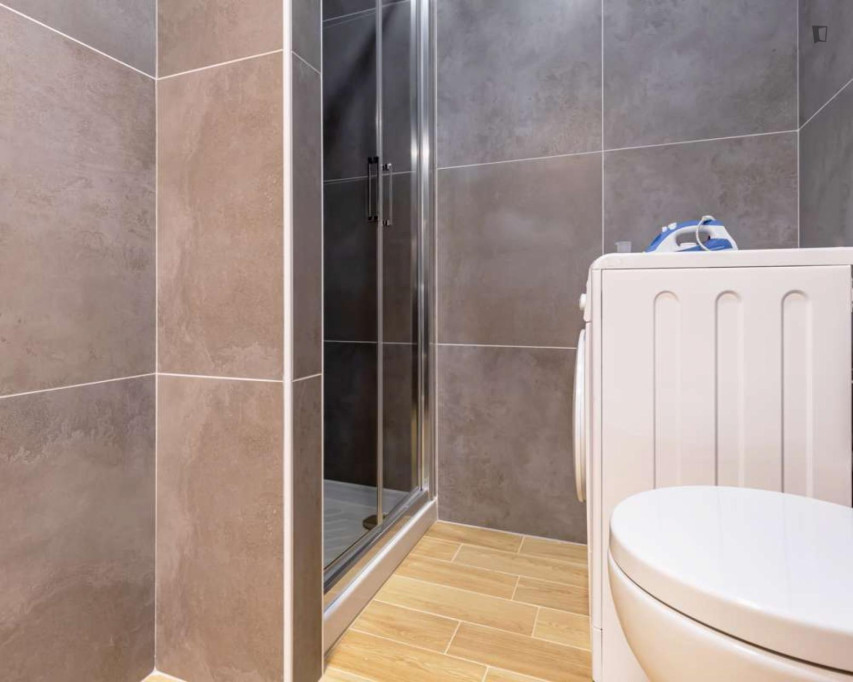 Brilliant single bedroom in the Aurora district