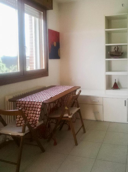 Nice 1-bedroom apartment near Via della Liberazione - Bologne - chambre - ImmoJeune