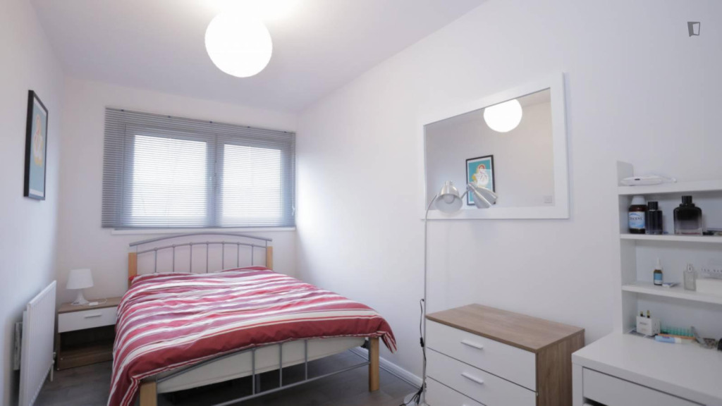 Elegant double bedroom near the Limehouse train station - London - chambre - ImmoJeune