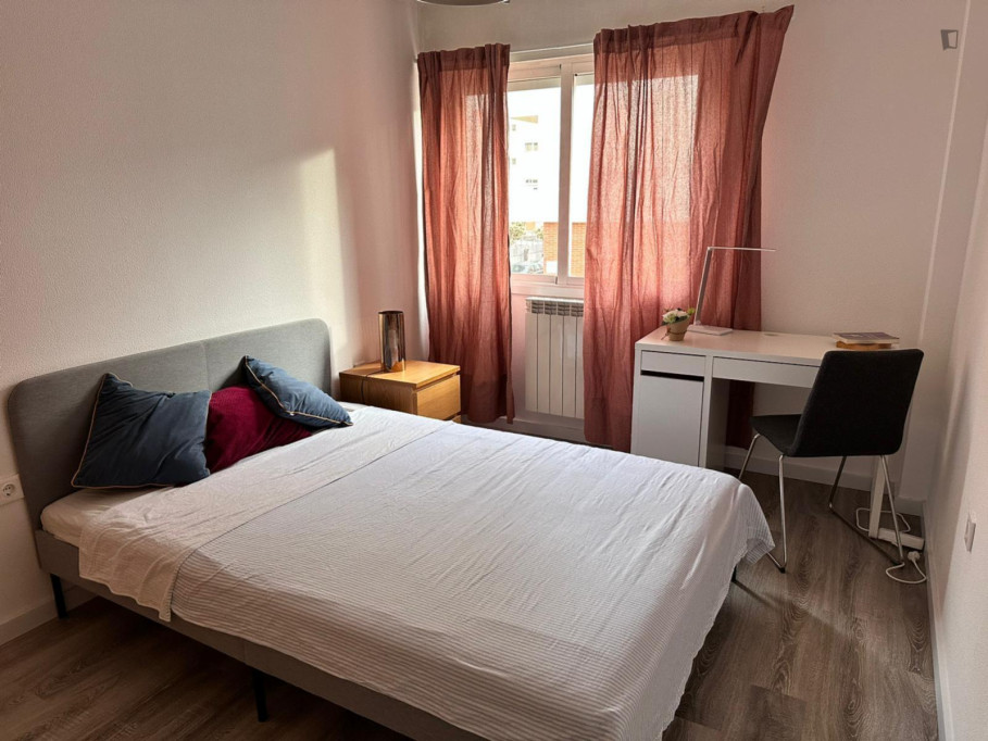 Cosy double bedroom with a private bathroom - Setubal - chambre - ImmoJeune