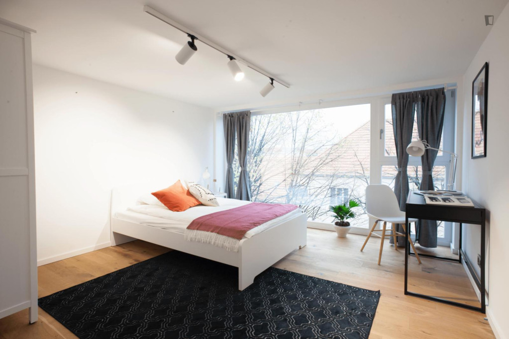 Colorful double bedroom in Neukölln - Berlin - chambre - ImmoJeune