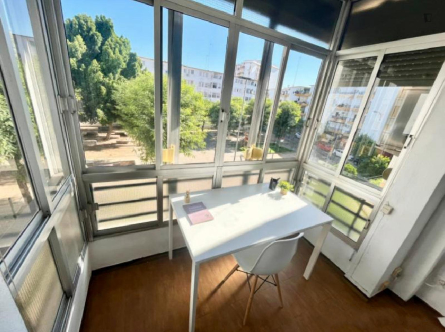 Bright Double Bedroom close to Park of the Perdigones