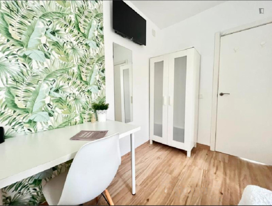 Vibrant Single Bedroom close to University Hospital