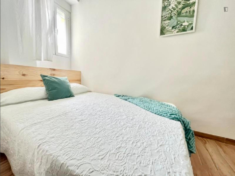 Vibrant Single Bedroom close to University Hospital