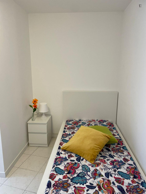 Bed in a shared bedroom near Gelsomini metro station - Milan - chambre - ImmoJeune