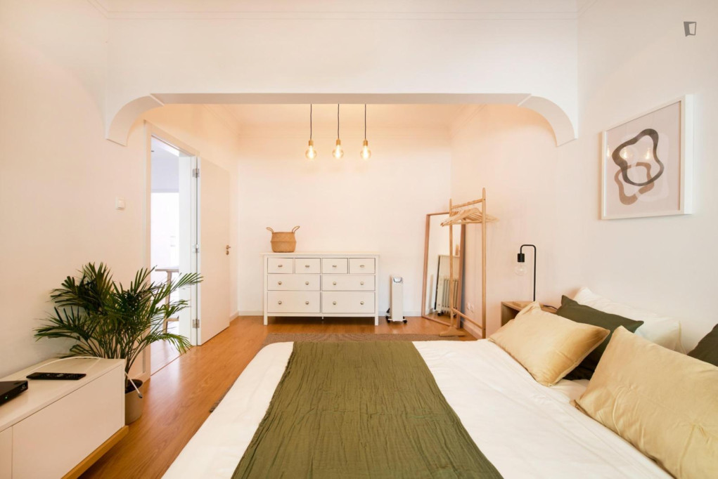 Spacious and sunny double bedroom in Benfica - Lisbonne - chambre - ImmoJeune