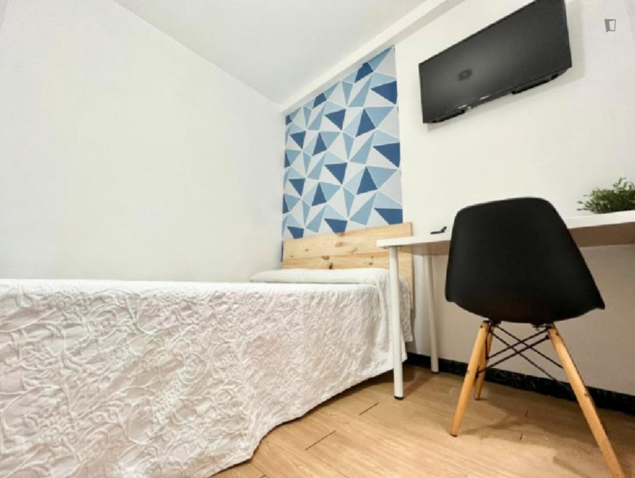 Cool Double Bedroom close to San Bernardo Subway