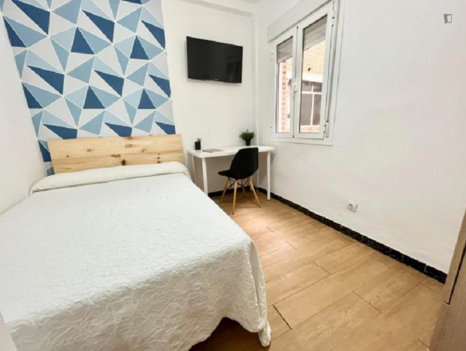 Cool Double Bedroom close to San Bernardo Subway