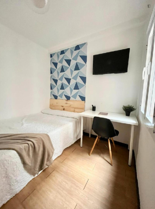 Cool Double Bedroom close to San Bernardo Subway