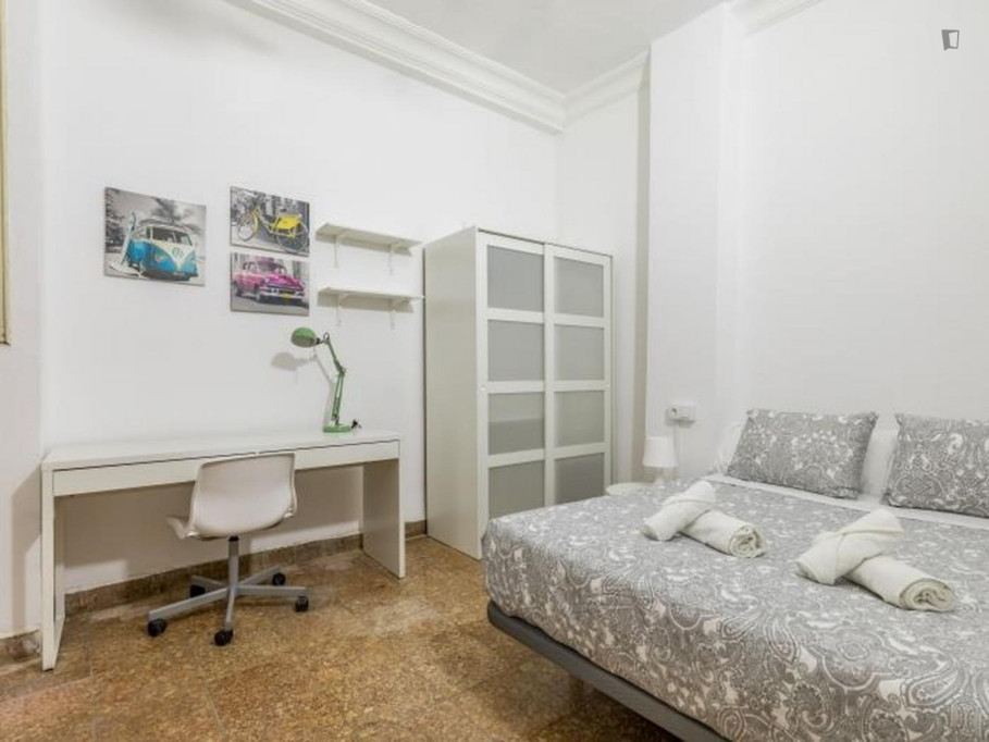 Appealing single bedroom in a property with balcony - Valence - chambre - ImmoJeune
