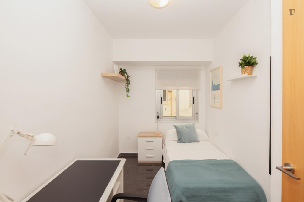 Cozy single bedroom in a property with balcony - Valence - chambre - ImmoJeune