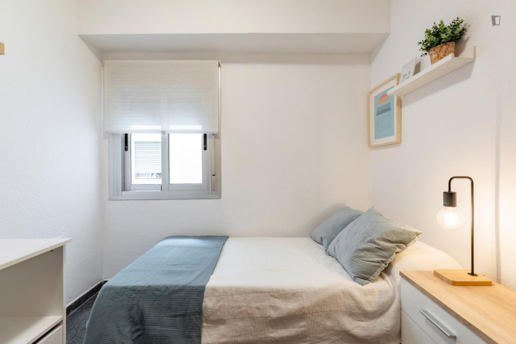 Attractive single bedroom in a property with balcony - Valence - chambre - ImmoJeune