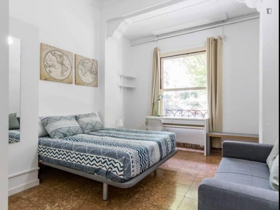Appealing single bedroom in a property with balcony - Valence - chambre - ImmoJeune