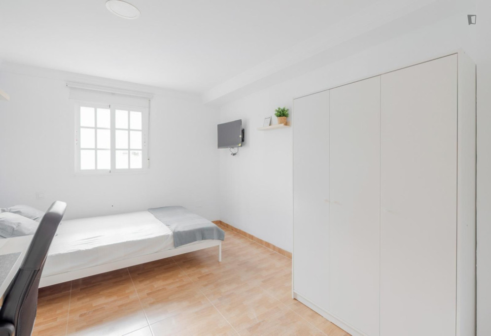 Cozy single bedroom