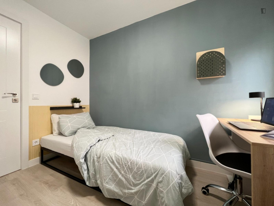 Attractive single bedroom in a property with balcony - Madrid - chambre - ImmoJeune