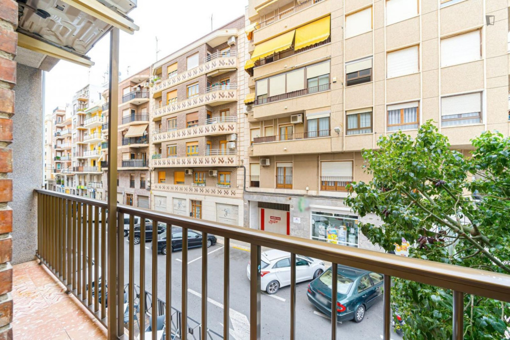 Great looking single bedroom with balcony - Alicante - chambre - ImmoJeune