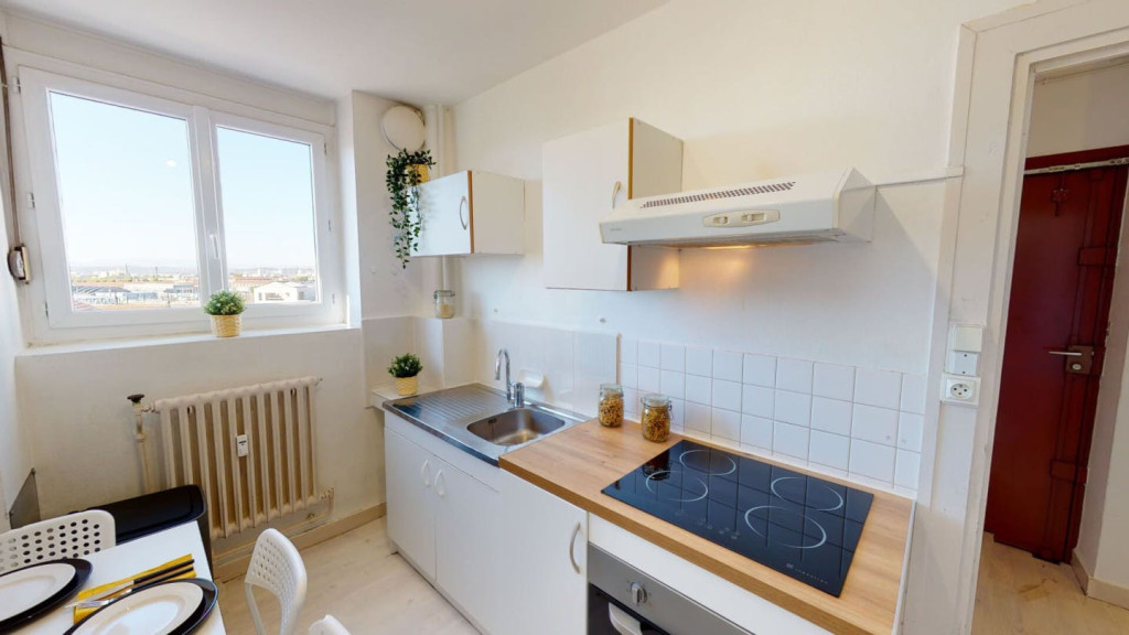 3-Bed Apartment on Avenue Berthelot