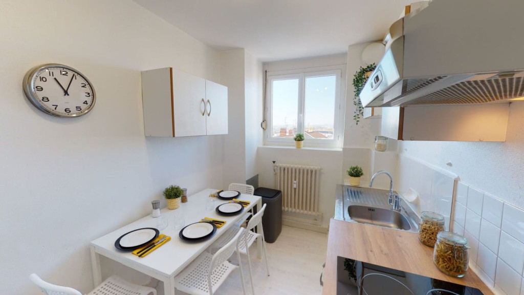 3-Bed Apartment on Avenue Berthelot