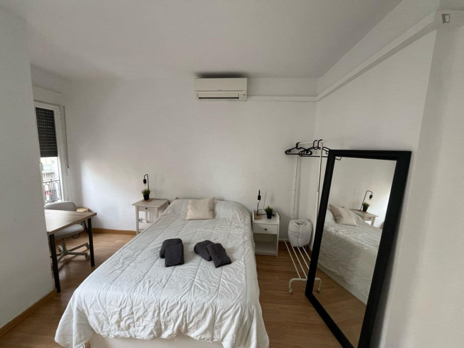 Very cool single bedroom near the Diego de León metro - Madrid - chambre - ImmoJeune