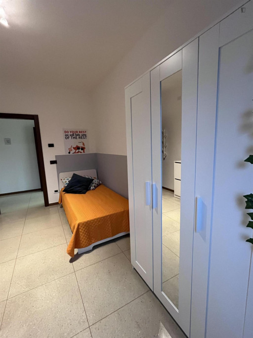 Marvellous single bedroom near the Trento Ftm trtain station  - Trento - chambre - ImmoJeune