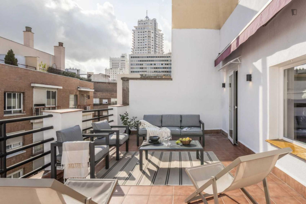 Sunny and trendy 3-bedroom apartment in Malasaña-Universidad neighborhood - Madrid - chambre - ImmoJeune