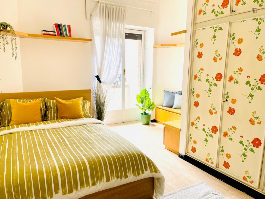 Large Great looking single bedroom with balcony - Milan - chambre - ImmoJeune