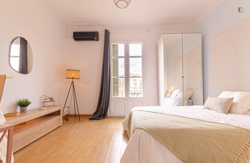 Welcoming double bedroom in Sant Antoni - Barcelone - chambre - ImmoJeune