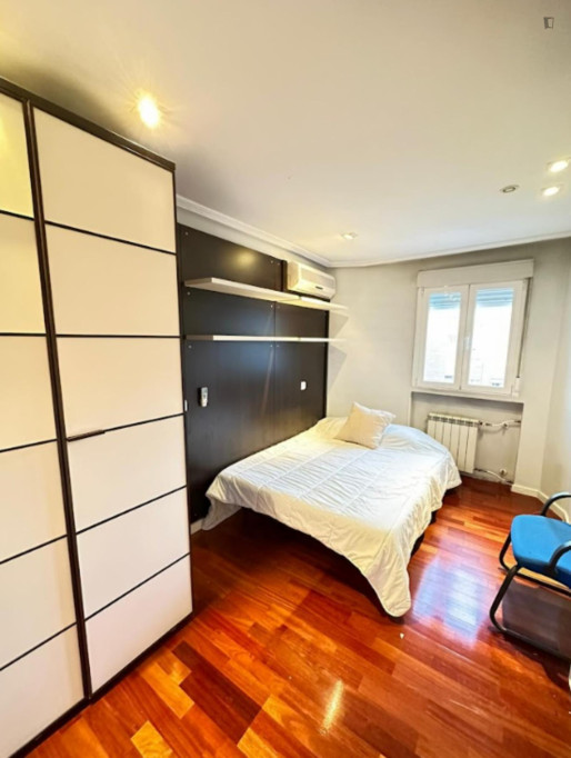 Alluring double ensuite bedroom in Comillas - Madrid - chambre - ImmoJeune