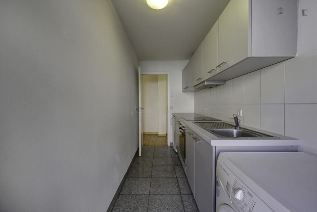 Inviting single bedroom near Maurischer Garten Stuttgart
