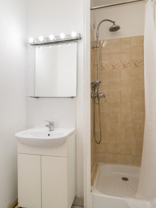 5-Bed Apartment on bis rue des Rancy