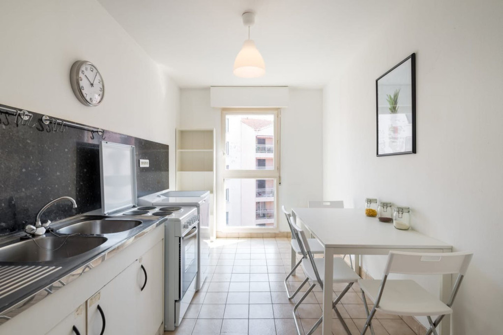 5-Bed Apartment on bis rue des Rancy