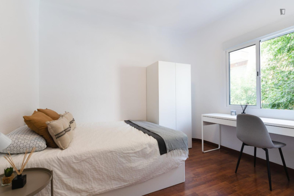 Charming double bedroom in Can Baro - Valence - chambre - ImmoJeune