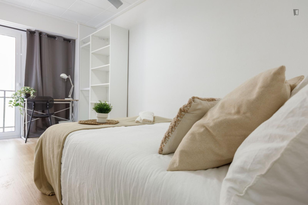 Amazing double bedroom with balcony in Benimaclet - Valence - chambre - ImmoJeune