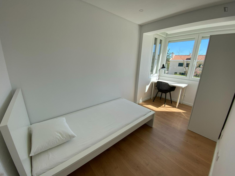 Pleasant single bedroom in a student flat, near Nova SBE - Lisbonne - chambre - ImmoJeune