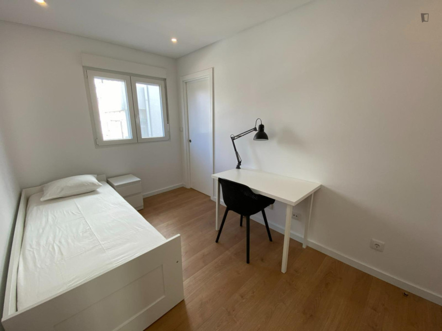 Cool Single Ensuite Bedroom Near Nova School Of Business And Economics - Lisbonne - chambre - ImmoJeune