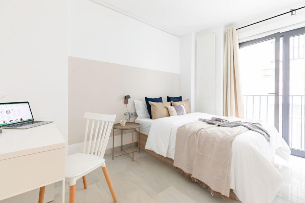 Neat and cosy double bedroom in La Xerea - Valence - chambre - ImmoJeune