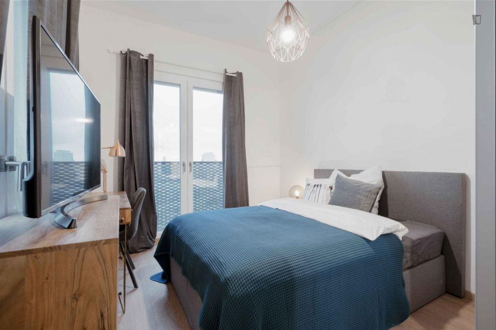 Bright double bedroom in a 5-bedroom apartment in Moabit - Berlin - chambre - ImmoJeune
